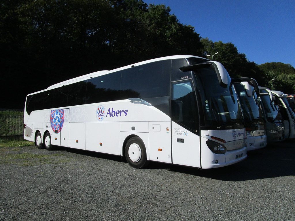 Une flotte d'autocars pour le transport en Finistère, Bretagne et partout en France