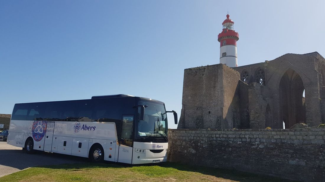 Des autocars de tourisme pour visite, le Finistère, la Bretagne et la France entière